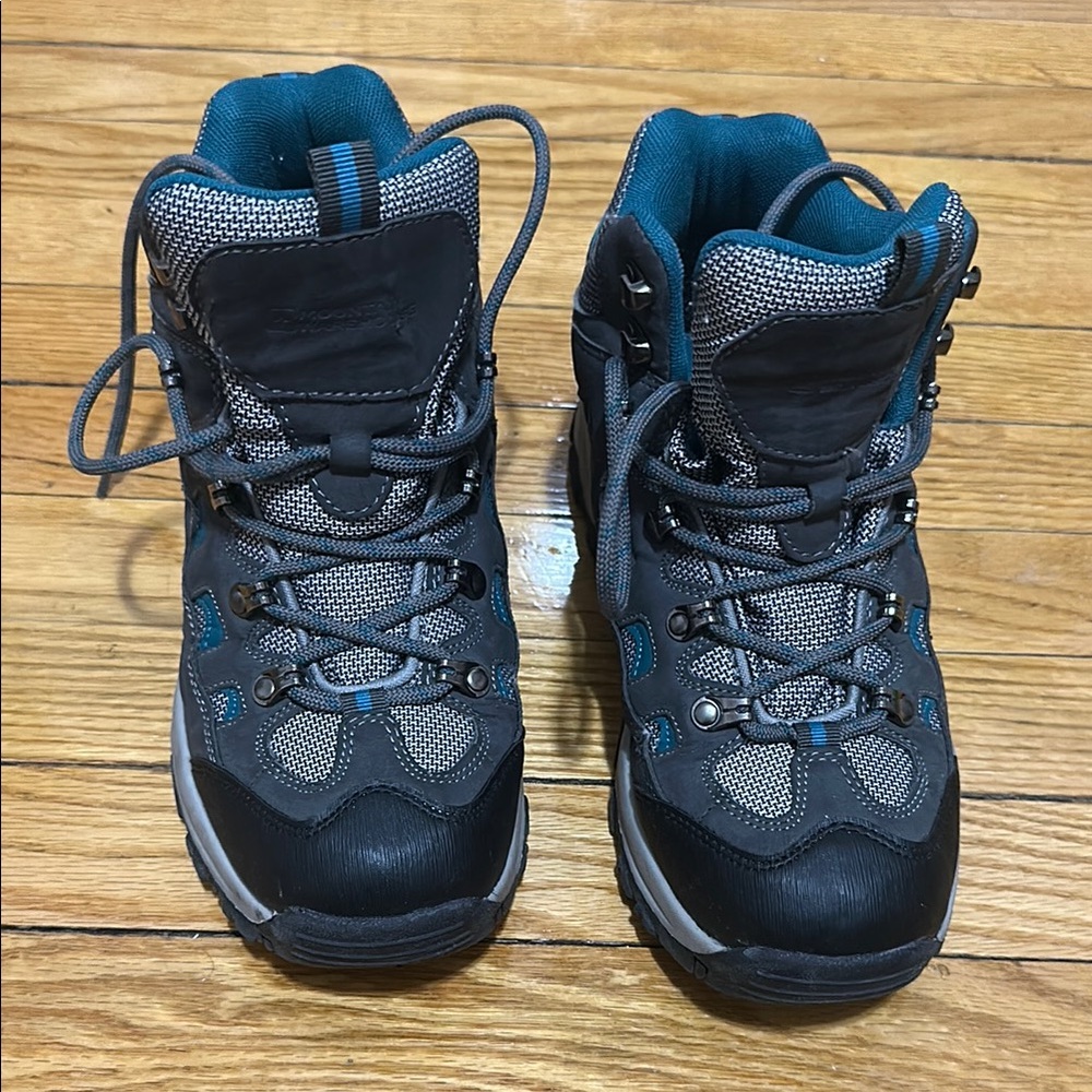 Mountain Warehouse women’s snow cold weather boots! Size 9